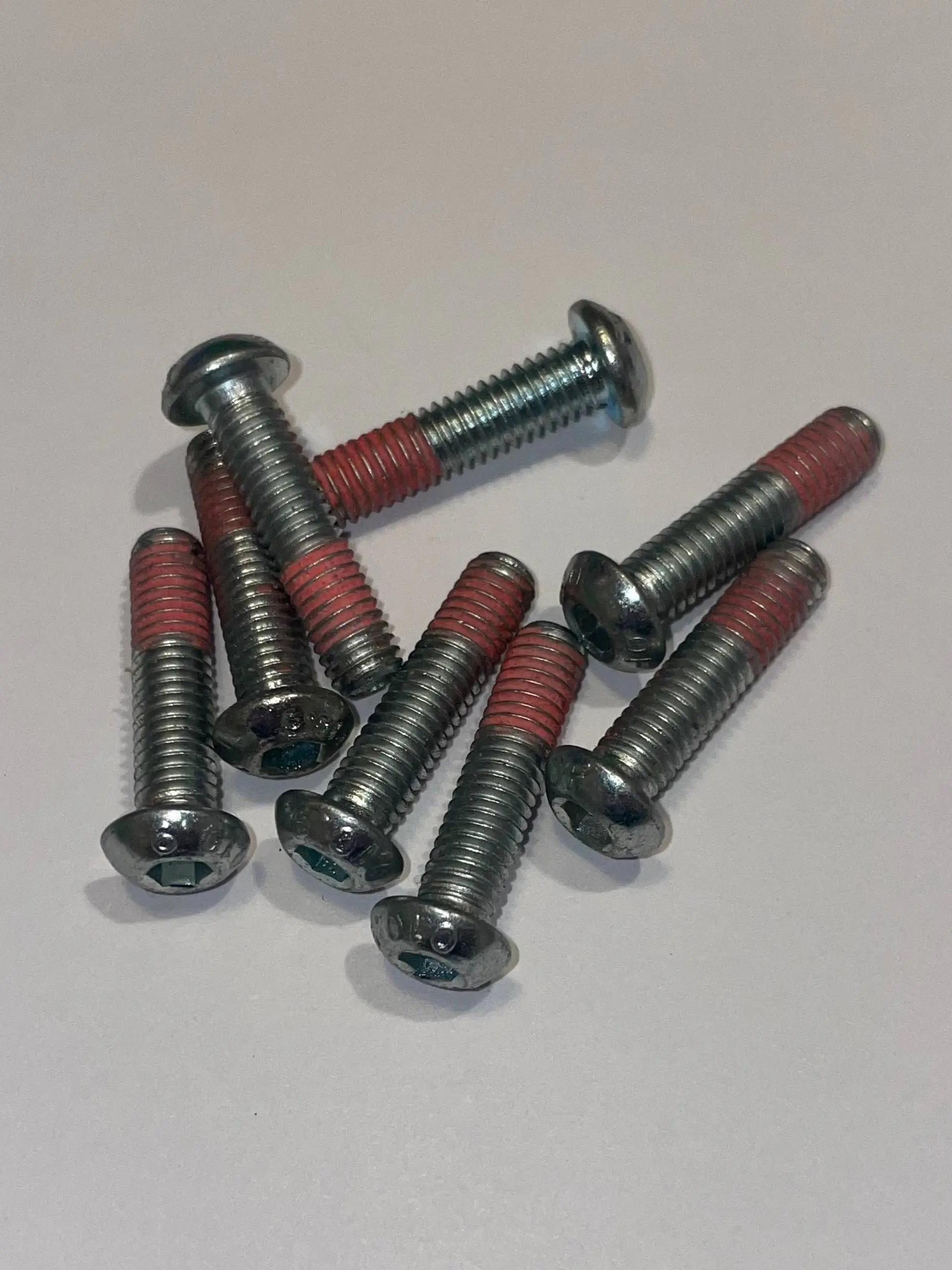 Śruba ISO7380 z Drilokiem