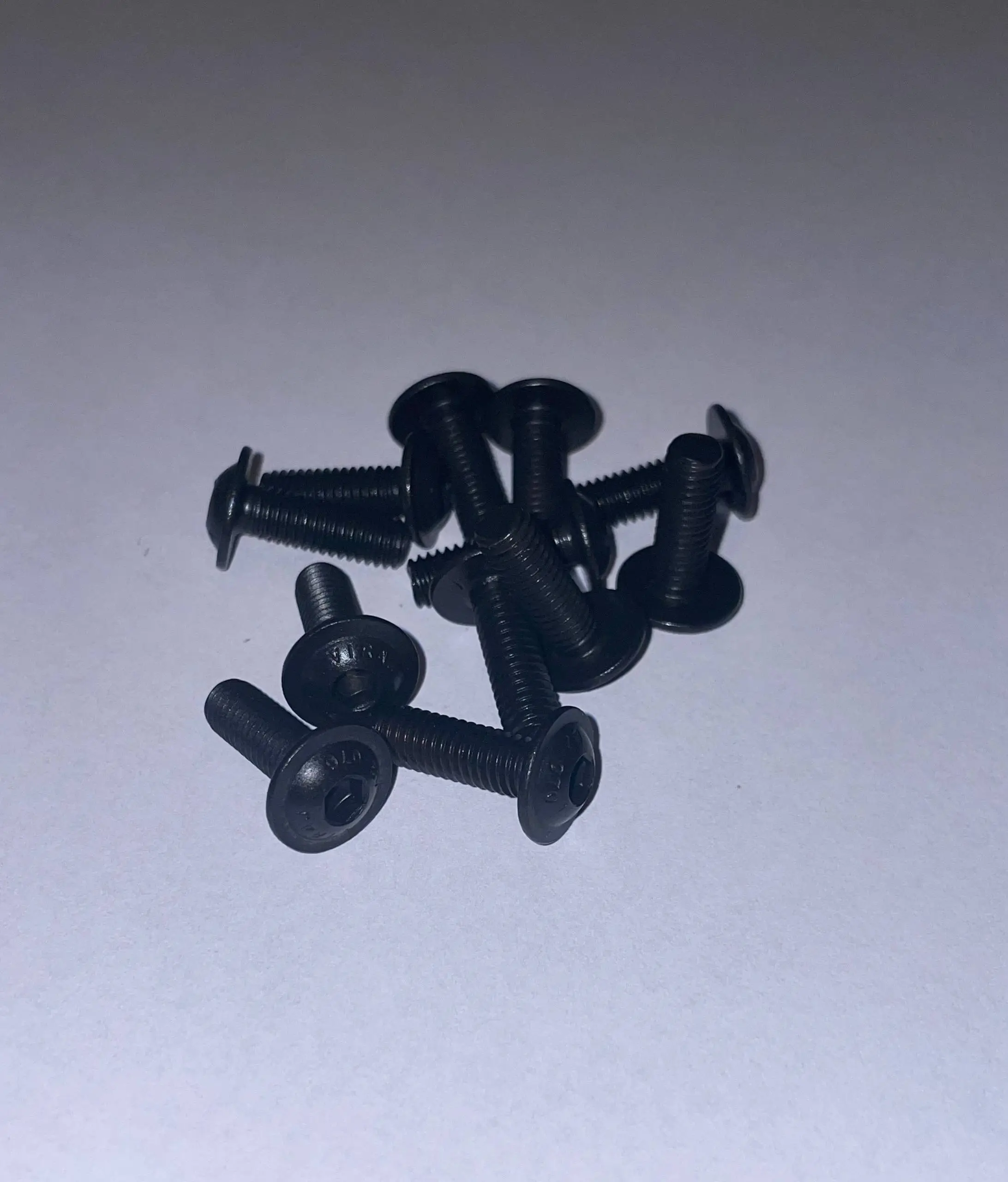 Czernione śruby 7380-2